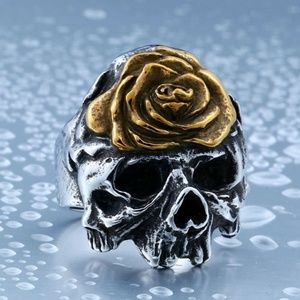 New winged flower on skull ring size 9